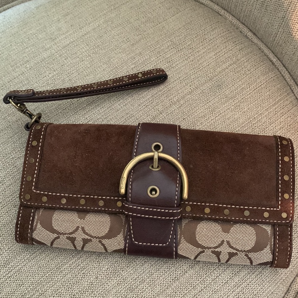 Coach signature C Clutch .. model 7058 - Picture 1 of 4